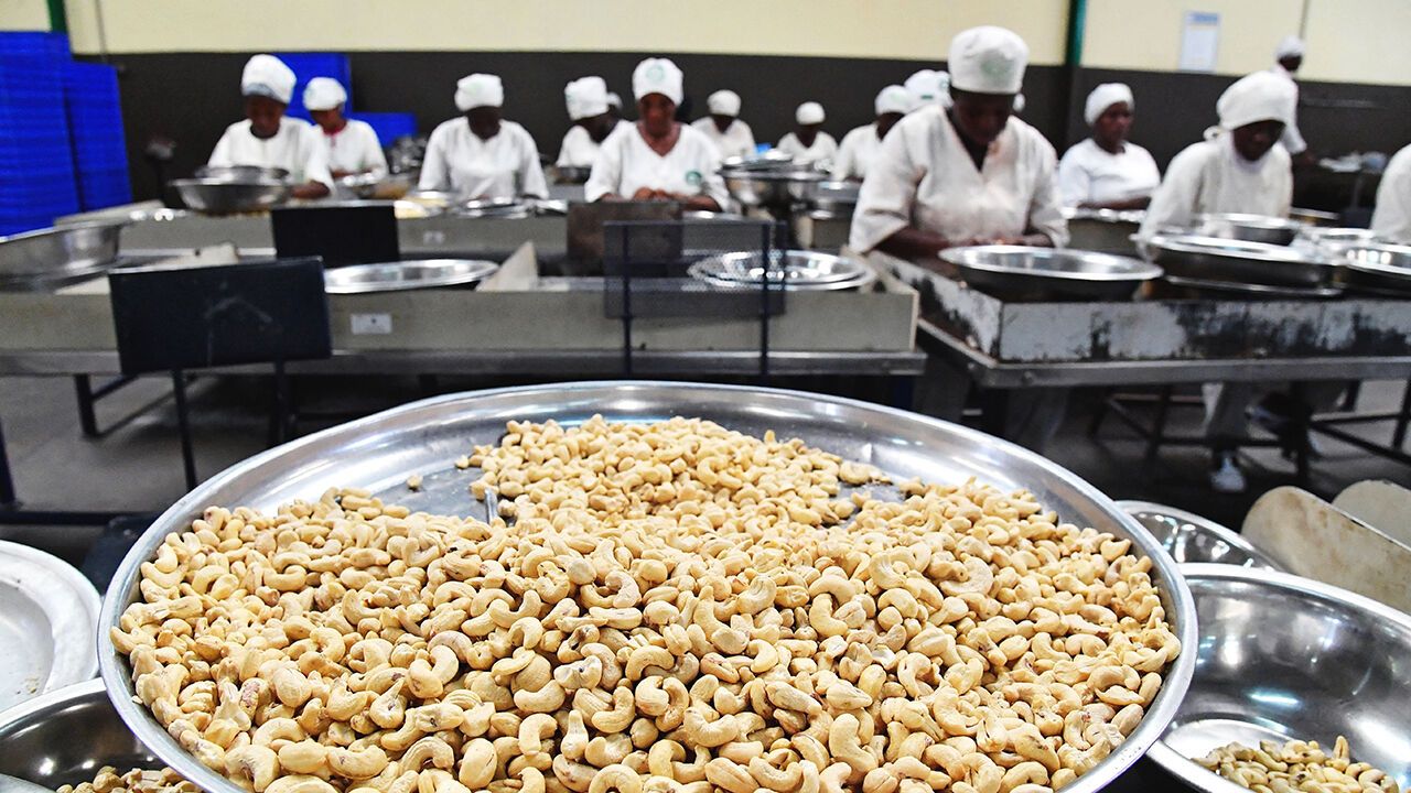A bowl of cashew nuts